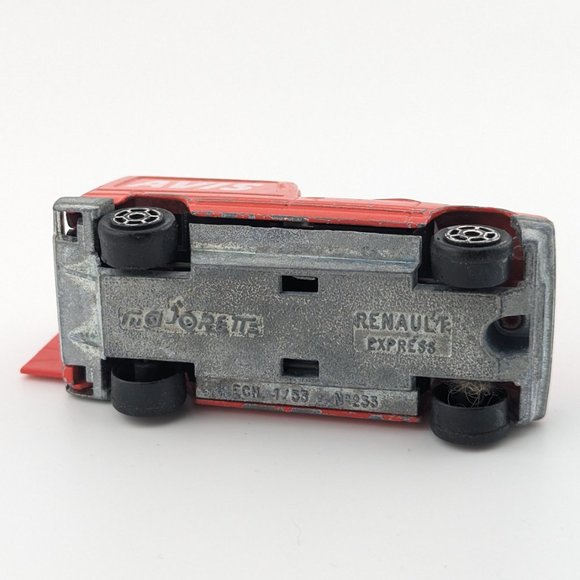 MAJORETTE 1:53 Avis Renault Express Box Van red diecast - Picture 7 of 7